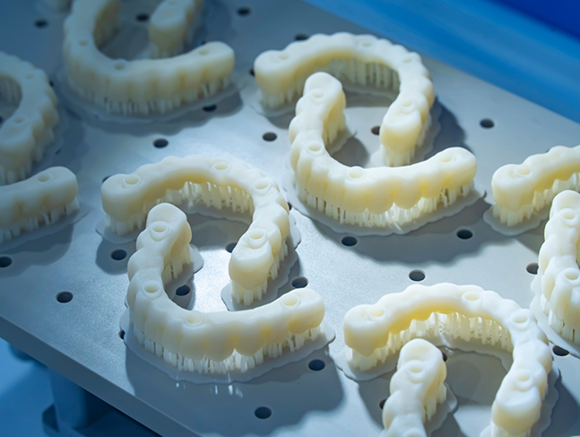 Tray containing several models of teeth
